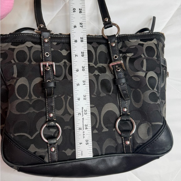 A Black Coach Signature Hand Bag. F13053 - Picture 11 of 12